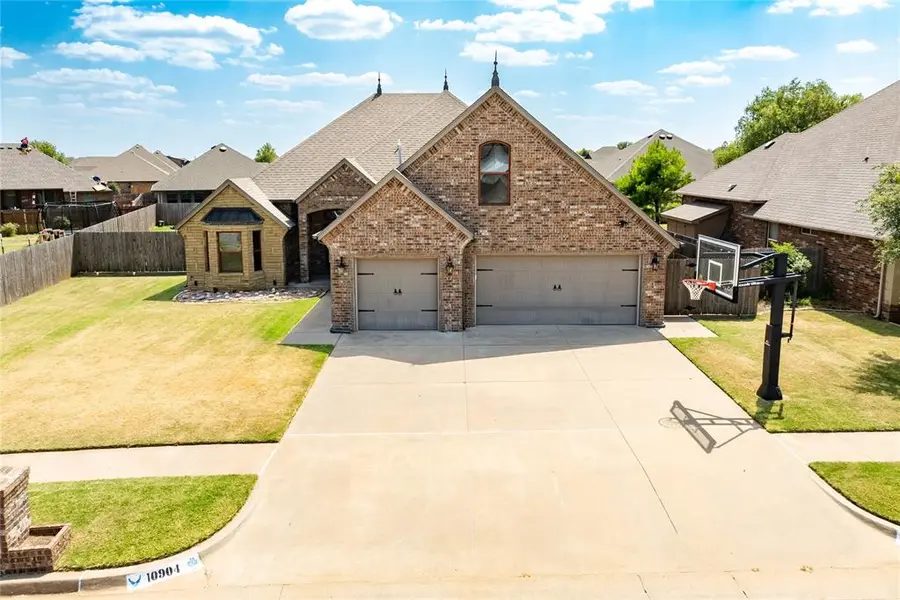 10904 SW 19th ST, Yukon, OK 73099