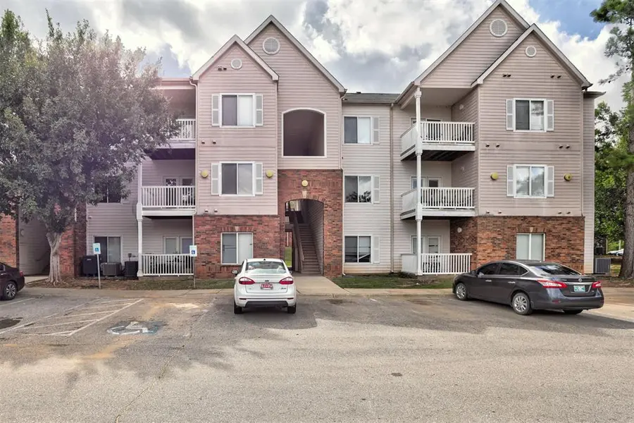 2200 N Classen BLVD #6126, Norman, OK 73071
