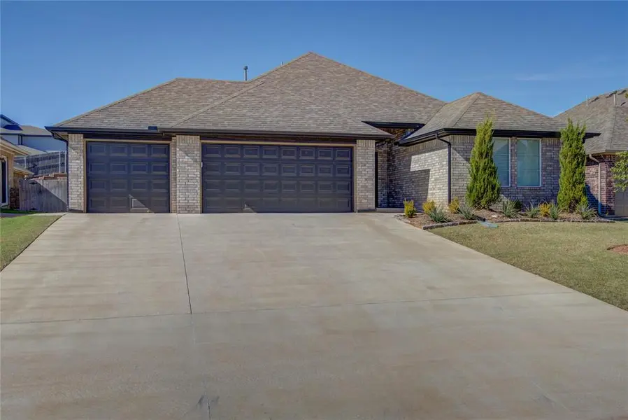 2133 Santa Monica ST, Edmond, OK 73034