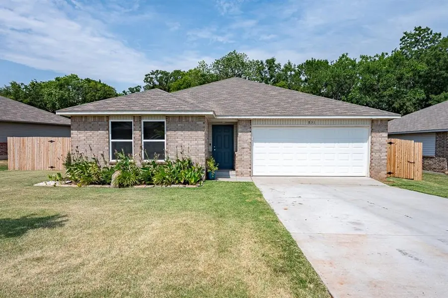 831 Twin Lakes DR, Noble, OK 73068