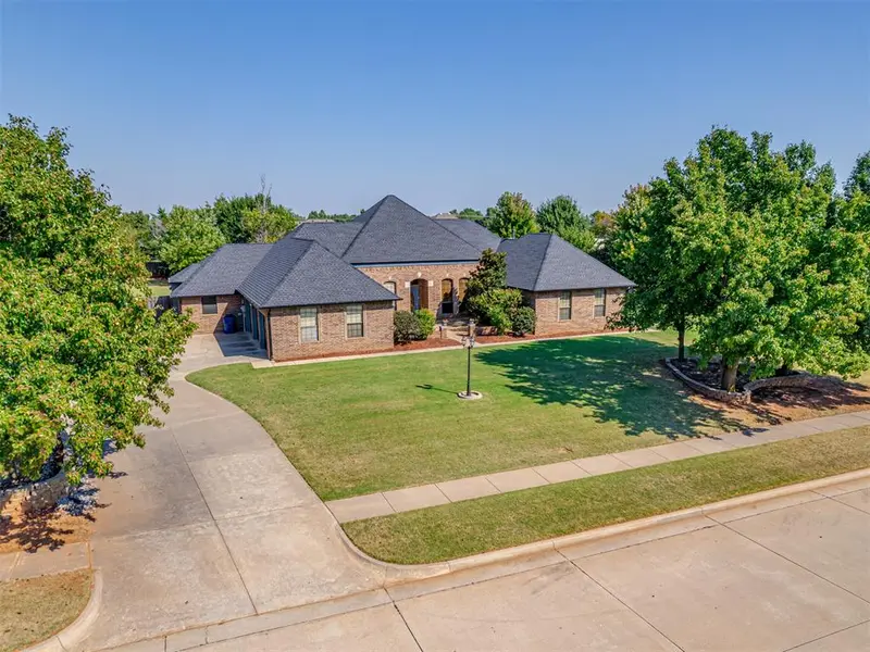 1423 E Twin Brook TER, Mustang, OK 73064