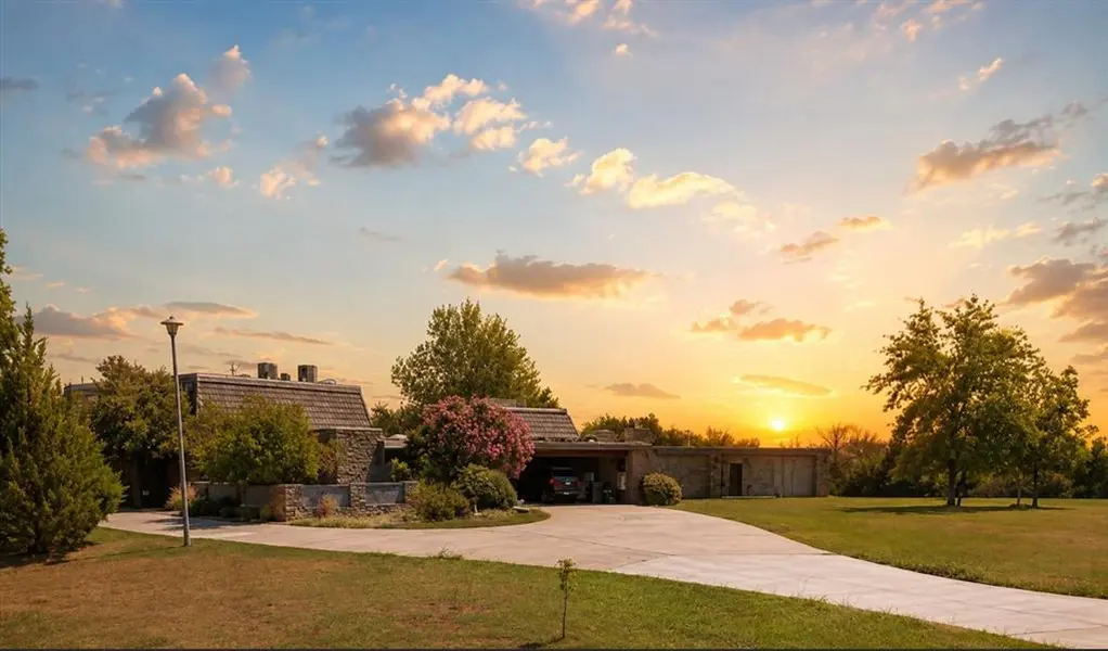 2961 Twin Acres DR, Norman, OK 73071