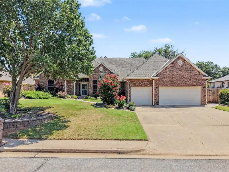 1112 N Creek DR, Edmond, OK 73034