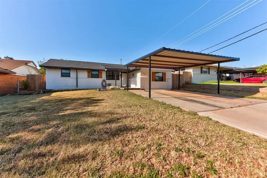 704 SW 1st ST, Moore, OK 73160