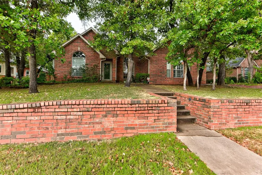 9 N Crosstimber TRL, Edmond, OK 73034