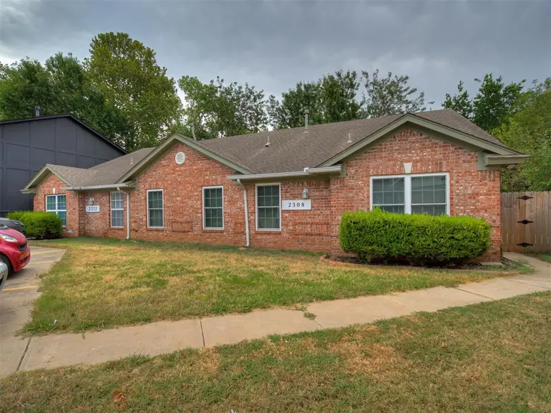 2308 Heatherfield LN, Norman, OK 73071