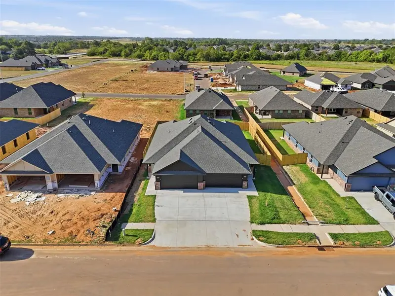 1713 Short Cove DR, Yukon, OK 73099