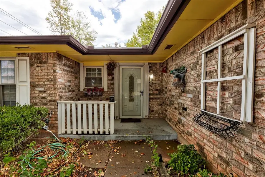 819 Hawthorne PL, Edmond, OK 73003