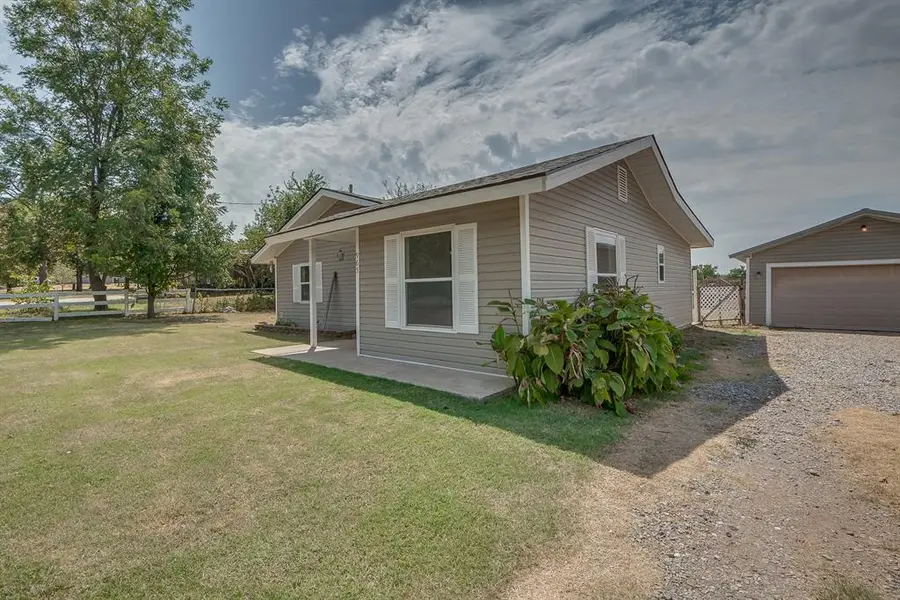 965 Cabin RD, Harrah, OK 73045