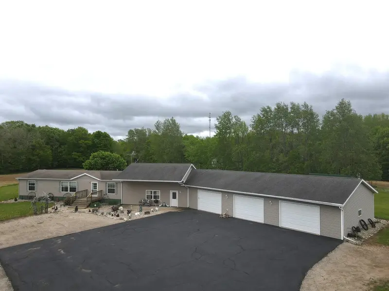 9155 LEE LAKE RD, Pound, WI 54161