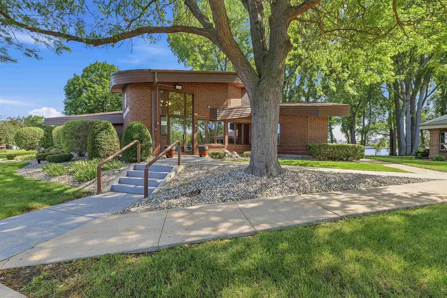 222 OHIO ST, Oshkosh, WI 54902-5825