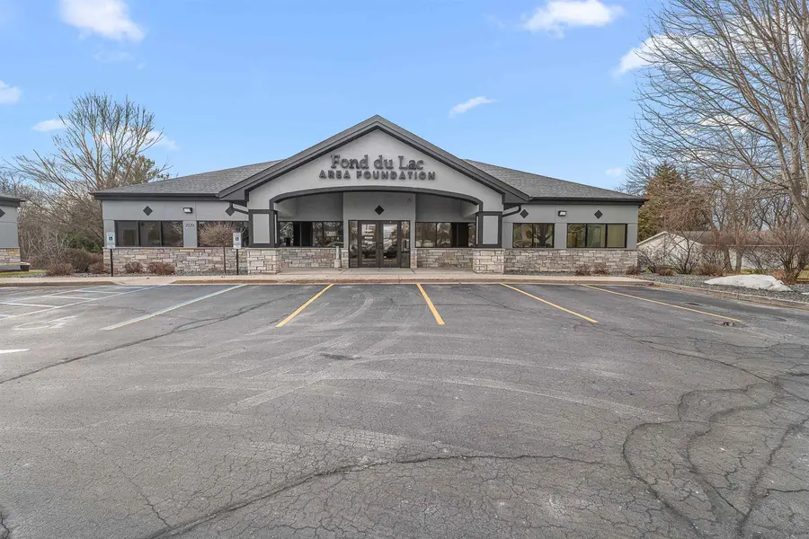 1020 S MAIN ST #A, Fond Du Lac, WI 54935