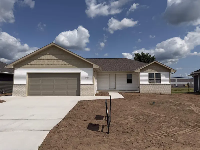 1929 HUFFCUTT LN, Waupaca, WI 54981