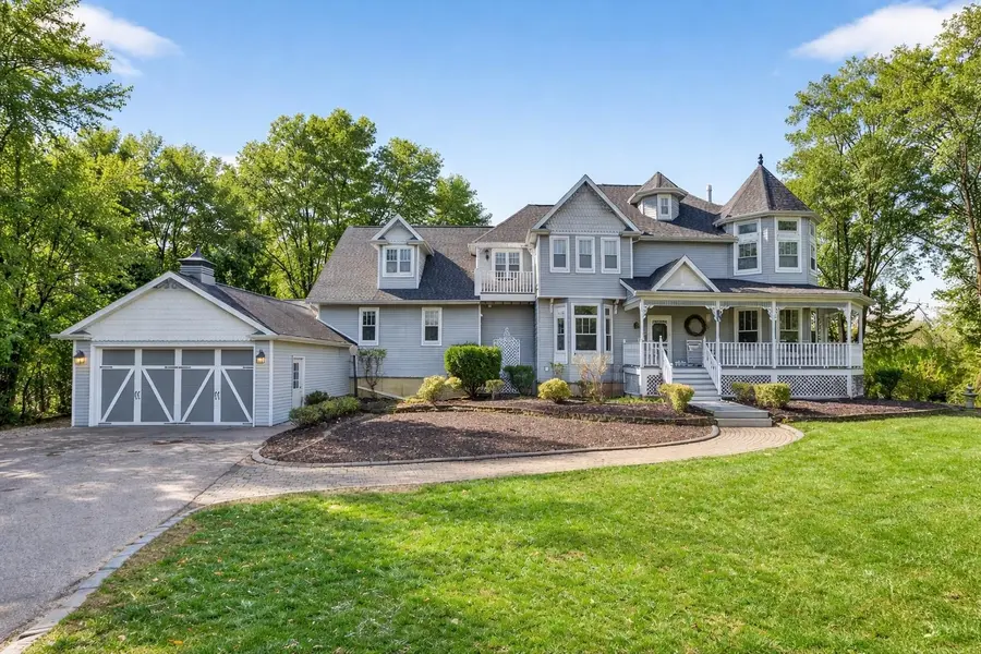 107 LAMINE LN, Combined Locks, WI 54113