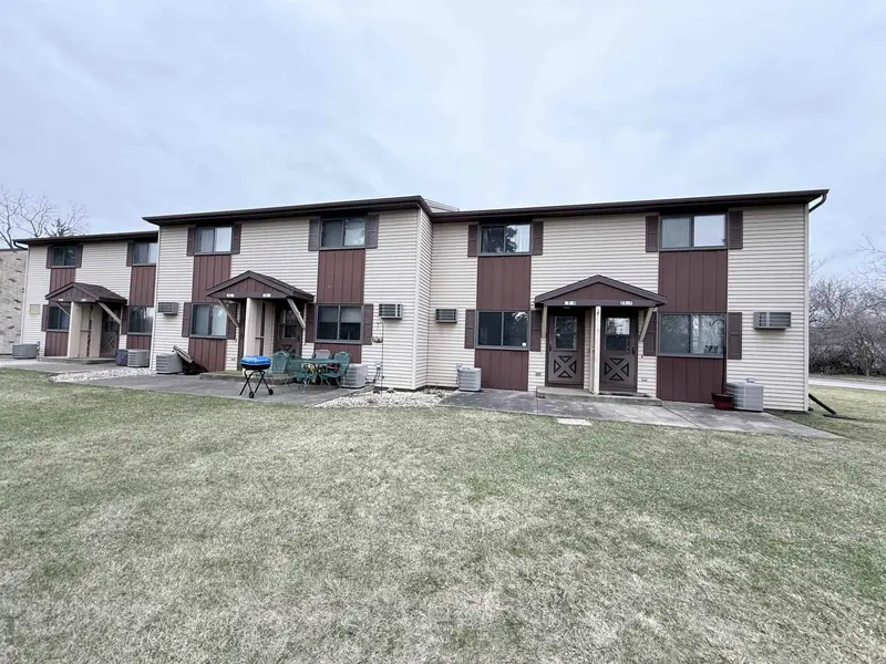 2519 FOND DU LAC RD, Oshkosh, WI 54902
