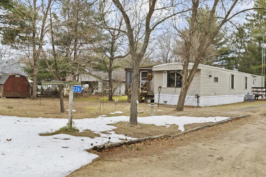 226 E LOHRVILLE AVE, Redgranite, WI 54970