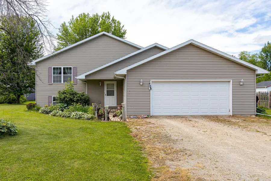 705 RIVERVIEW DR, Fremont, WI 54940