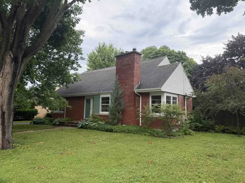 822 EVANS ST, Oshkosh, WI 54901