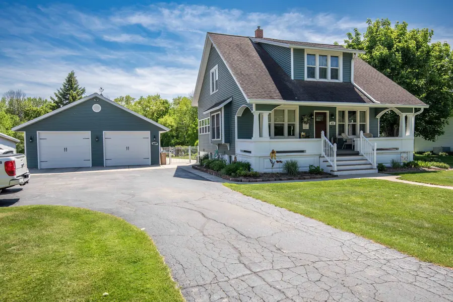 413 HIGHRIDGE AVE, Denmark, WI 54208