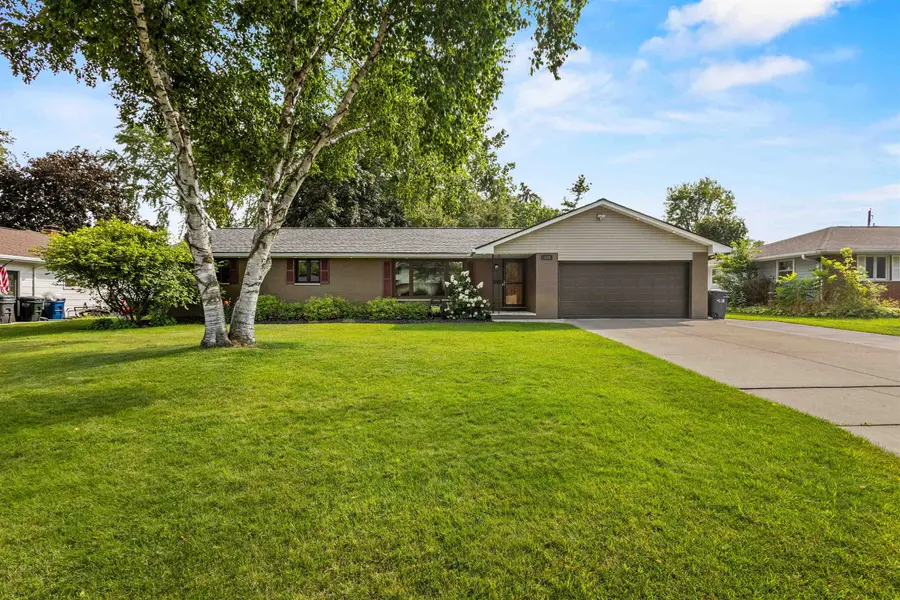 524 E BRIAR LN, Green Bay, WI 54301