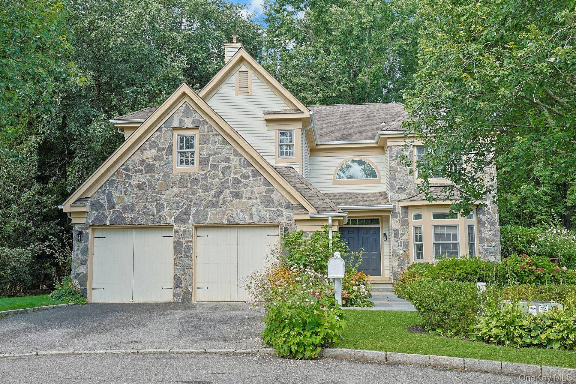 12 Westhaven LN, White Plains, NY 10605