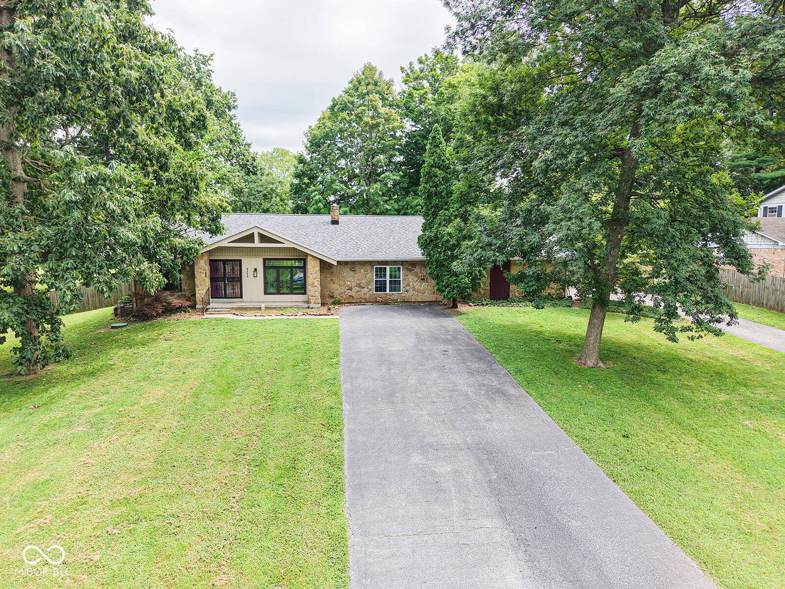 8245 Woodlawn DR, Martinsville, IN 46151