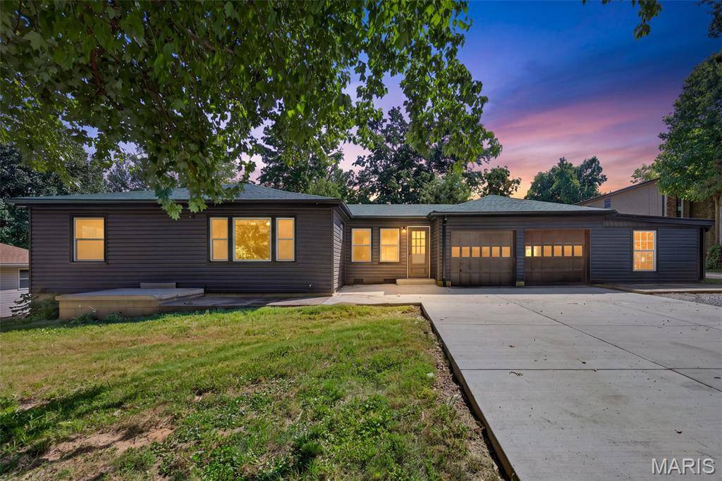 310 Cliff Cave RD, St Louis, MO 63129