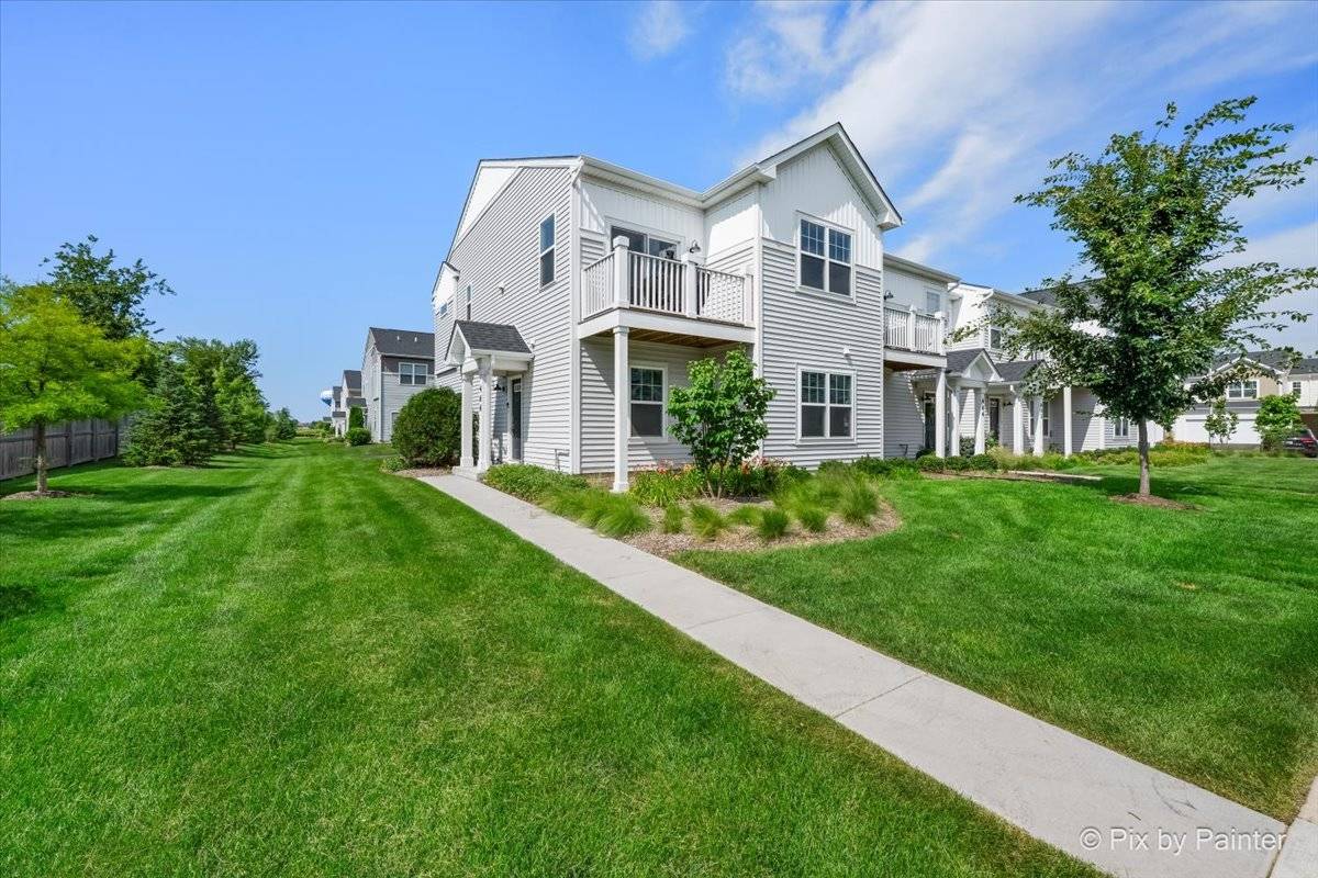 466 Comstock RD, South Elgin, IL 60177