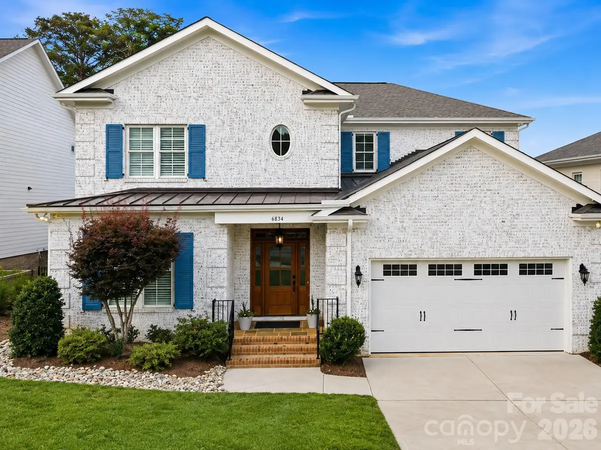 6834 Providence LN W, Charlotte, NC 28226