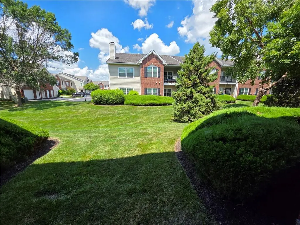 11628 TOMAHAWK CREEK Pkwy, Leawood, KS 66211