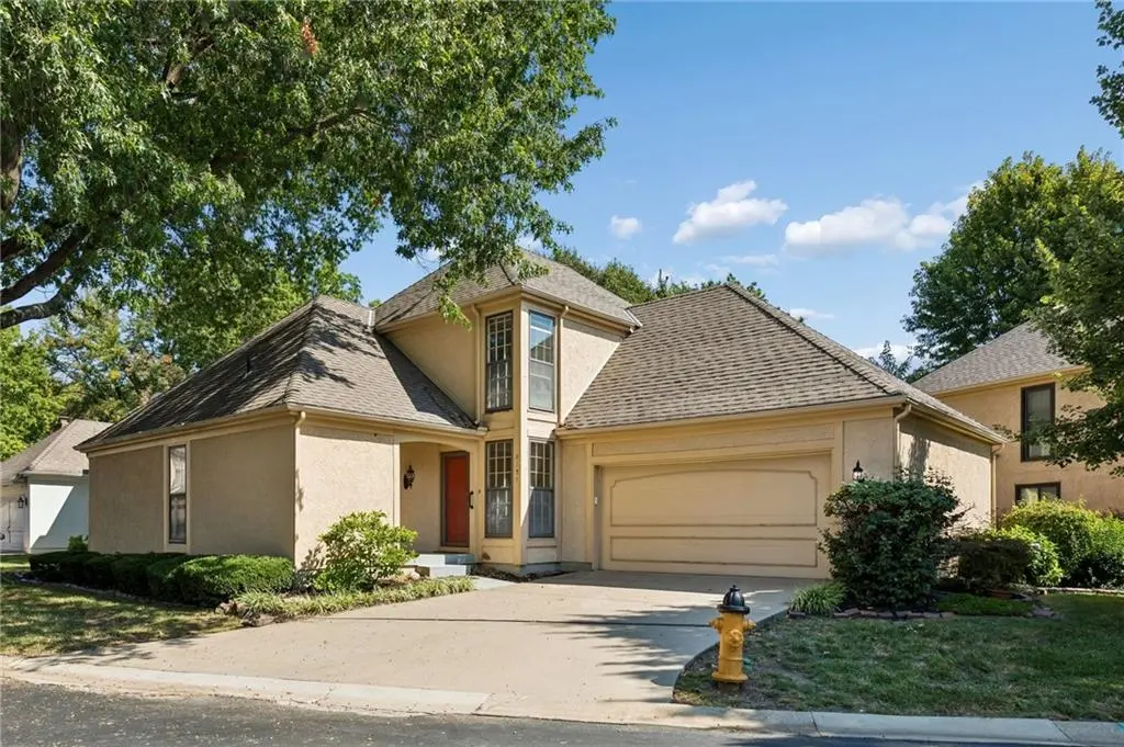 9151 W 102nd TER, Overland Park, KS 66212