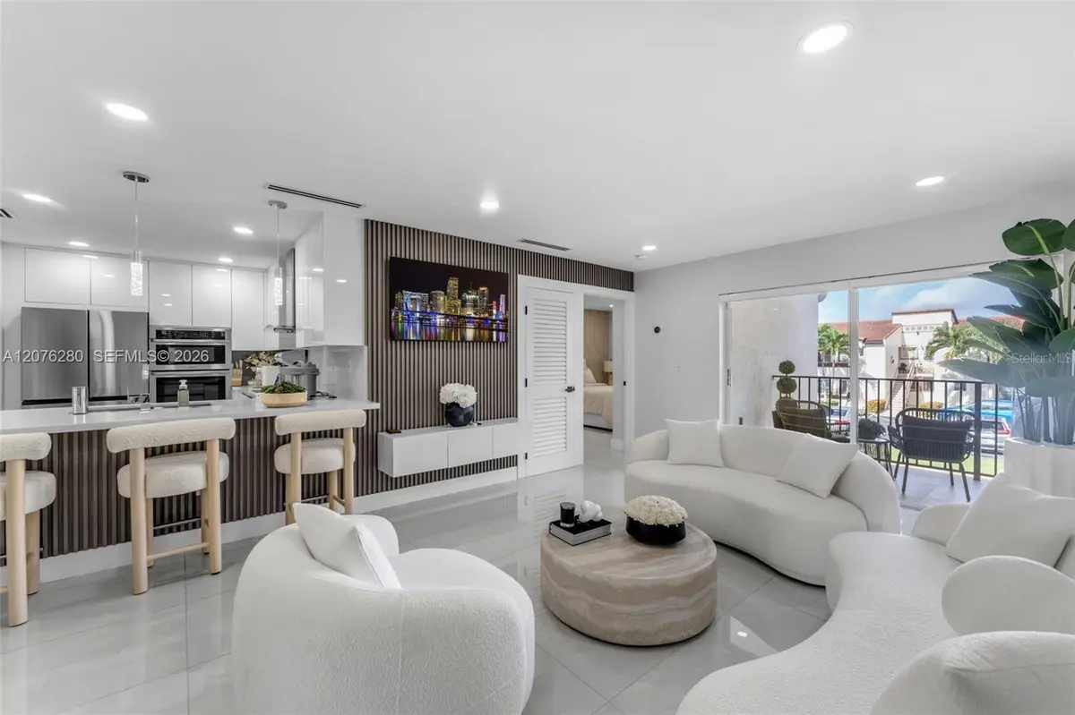 1180 NW 124TH PL #208, Miami, FL 33182