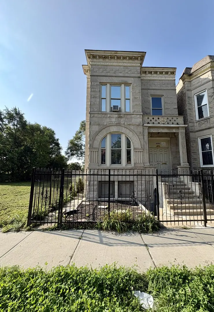 4051 W Monroe ST, Chicago, IL 60624