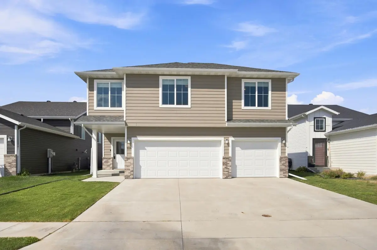 1118 Albert CT W, West Fargo, ND 58078