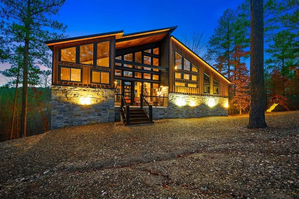 413 W Eagle Mountain TRL, Broken Bow, OK 74728