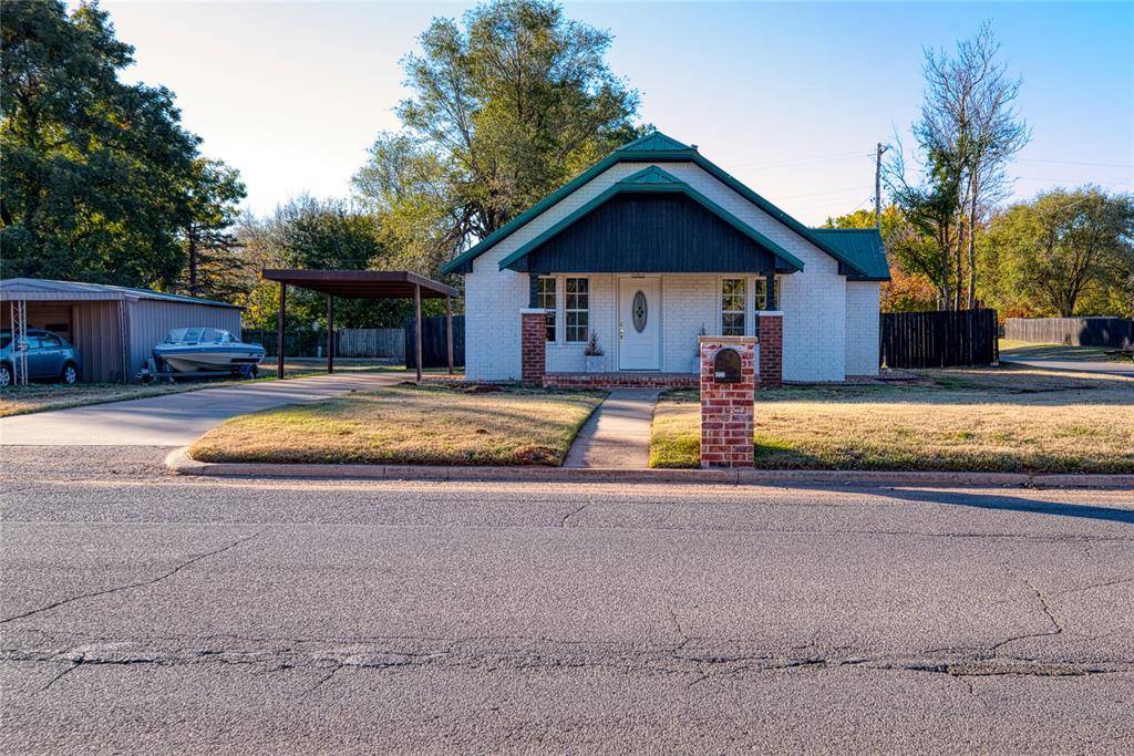1222 W 7th ST, Elk City, OK 73644