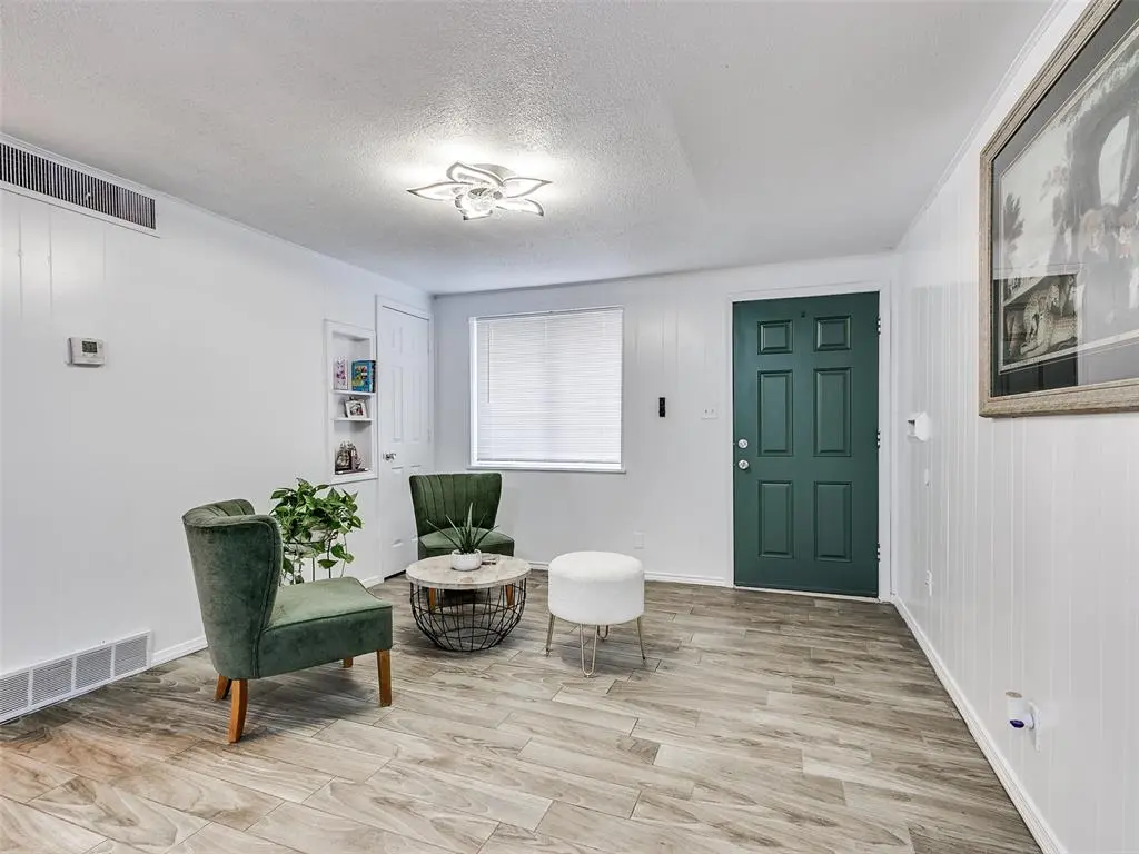 3905 Del RD, Del City, OK 73115