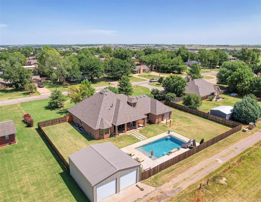 316 W Lakeview DR, Elk City, OK 73644