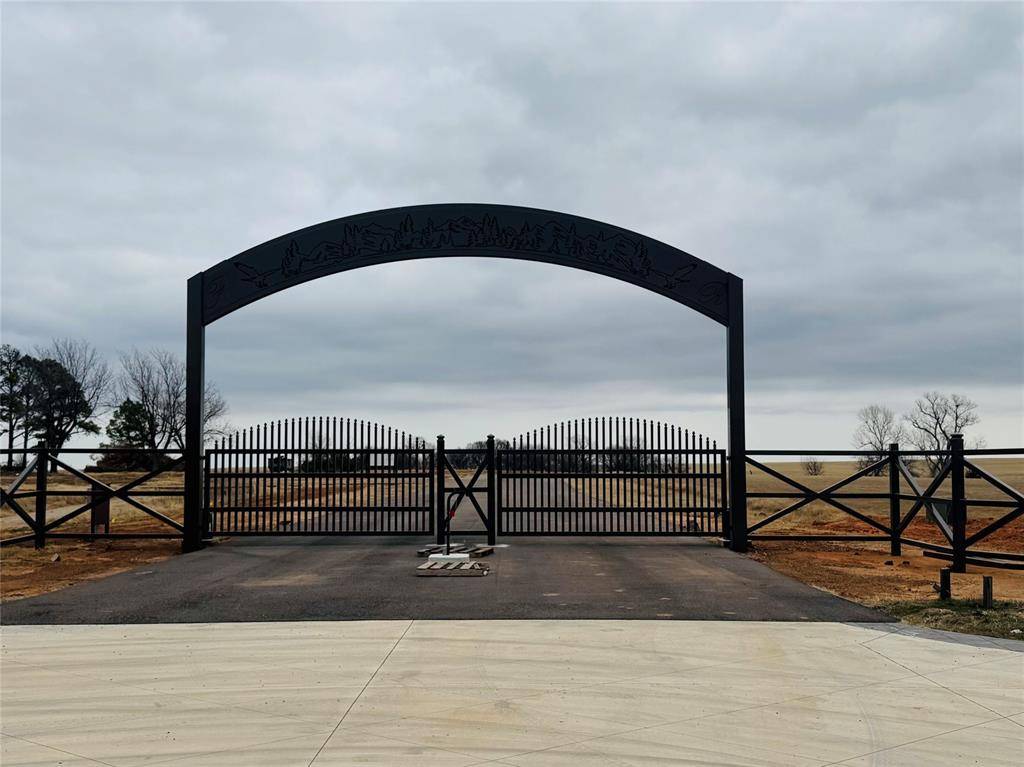 2439 Christian CIR, Chickasha, OK 73018