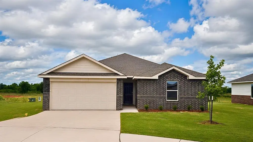 1228 E Stallion LN, Mustang, OK 73064