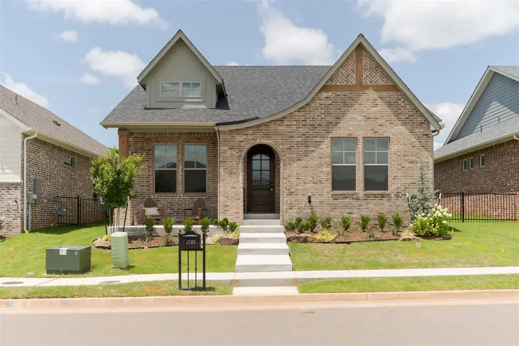 1725 Parkwood AVE, Edmond, OK 73034