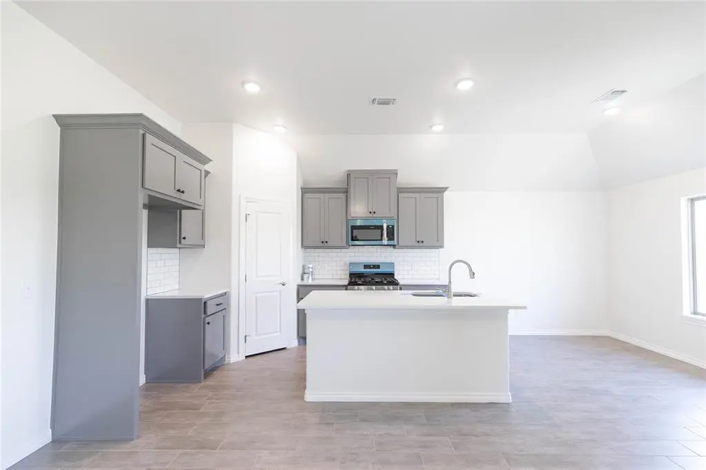 12308 SW 32nd ST, Yukon, OK 73099