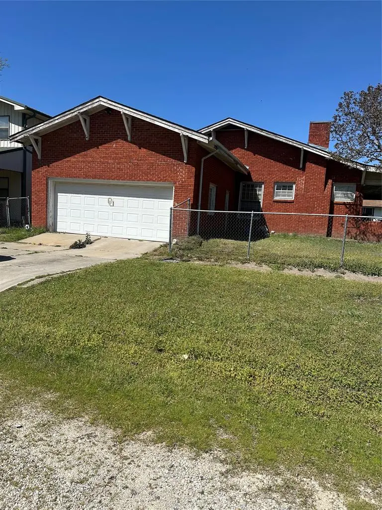623 E Main ST, Holdenville, OK 74848