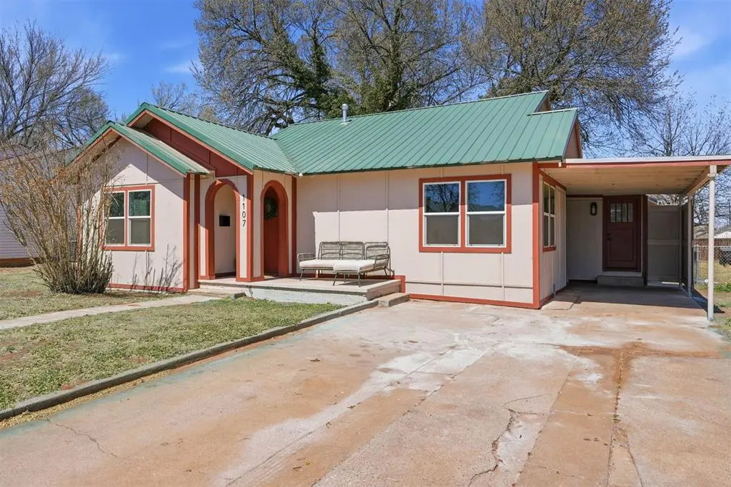 1107 W 2nd ST, Elk City, OK 73644