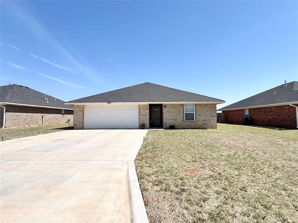 1712 Sommerset PL, Altus, OK 73521