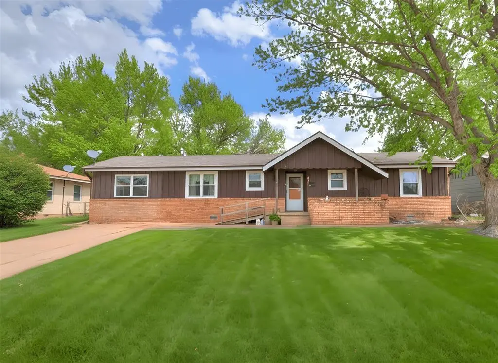 816 Hillcrest DR, Watonga, OK 73772