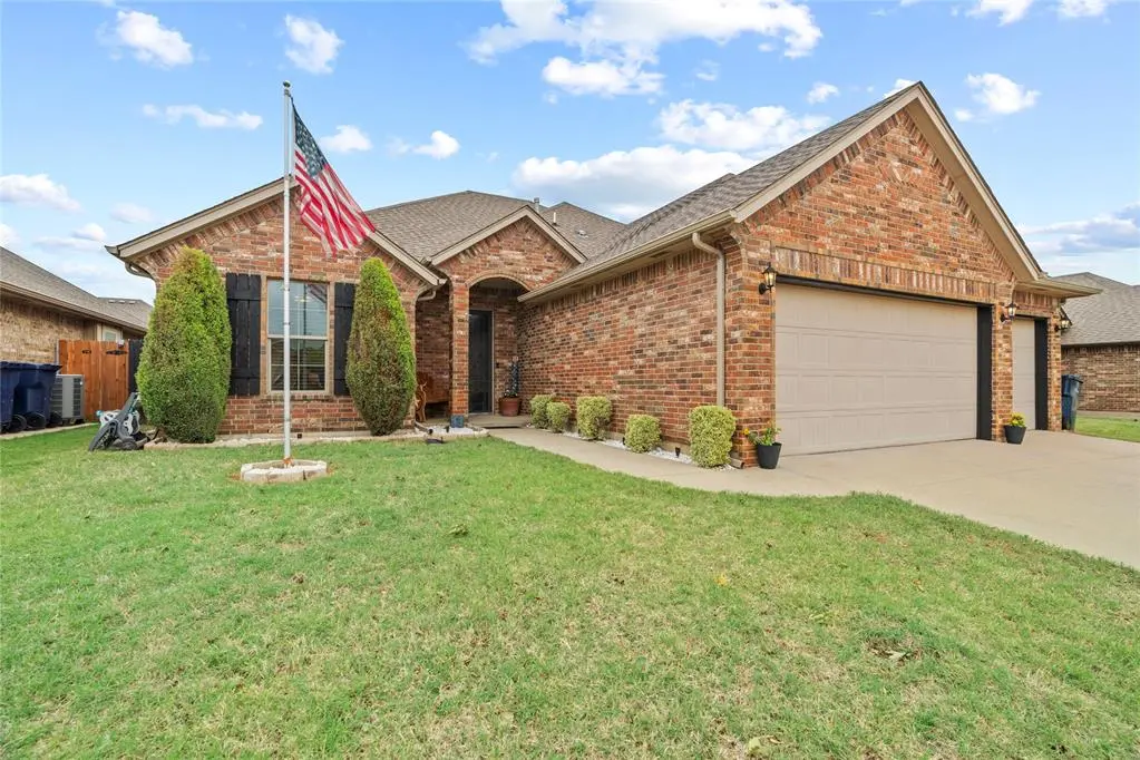 3416 Canton TRL, Yukon, OK 73099