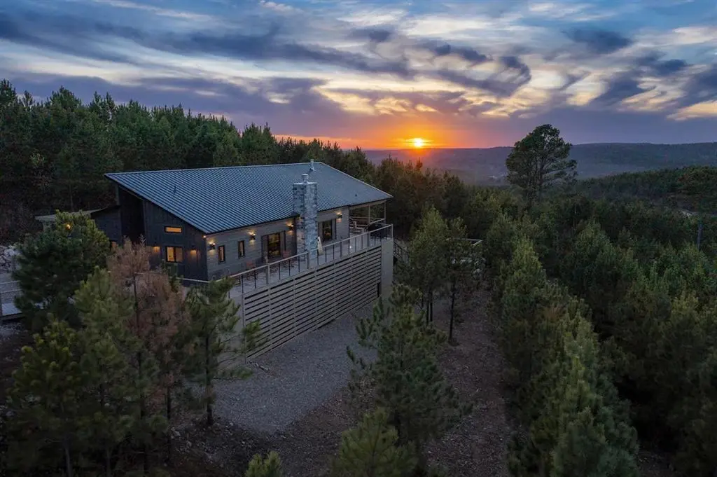 613 Woodland Bluff TRL, Broken Bow, OK 74728