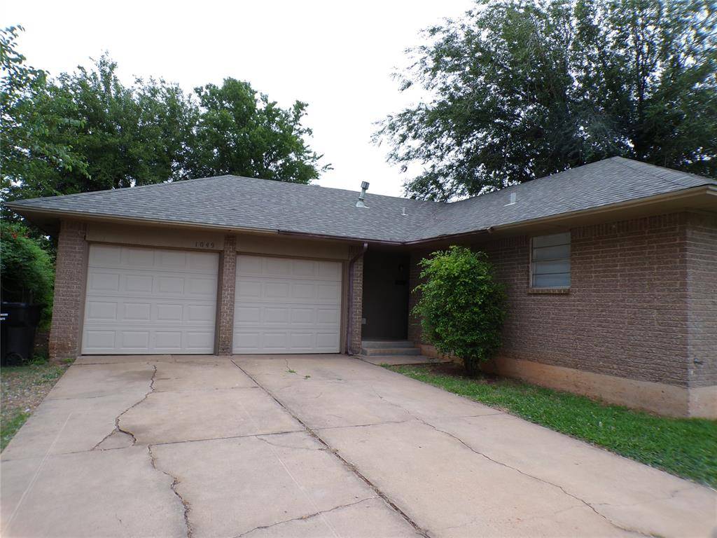 1049 NW 22nd ST, Moore, OK 73160