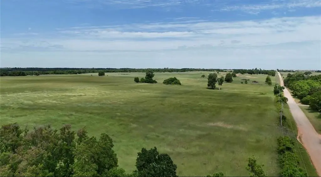 N Broadway RD #8, Guthrie, OK 73044